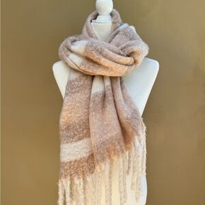 Large Chunky wide striped scarf Beige NWOT price firm!